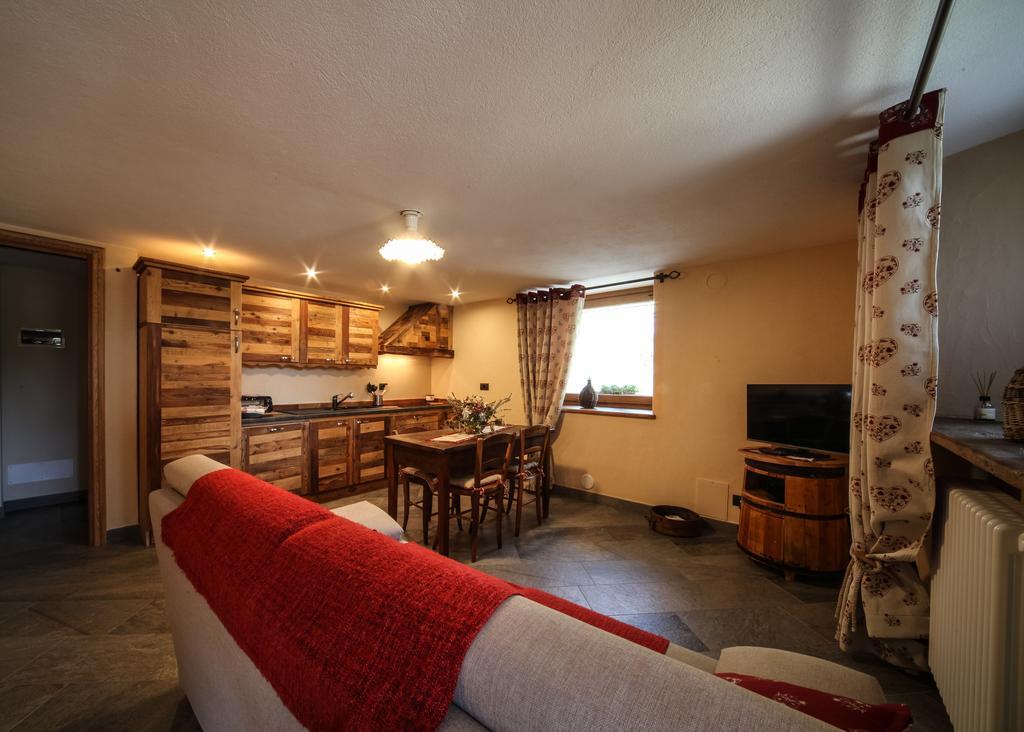 Ferienwohnung Souvenir De Tsaneli Roisan Zimmer foto
